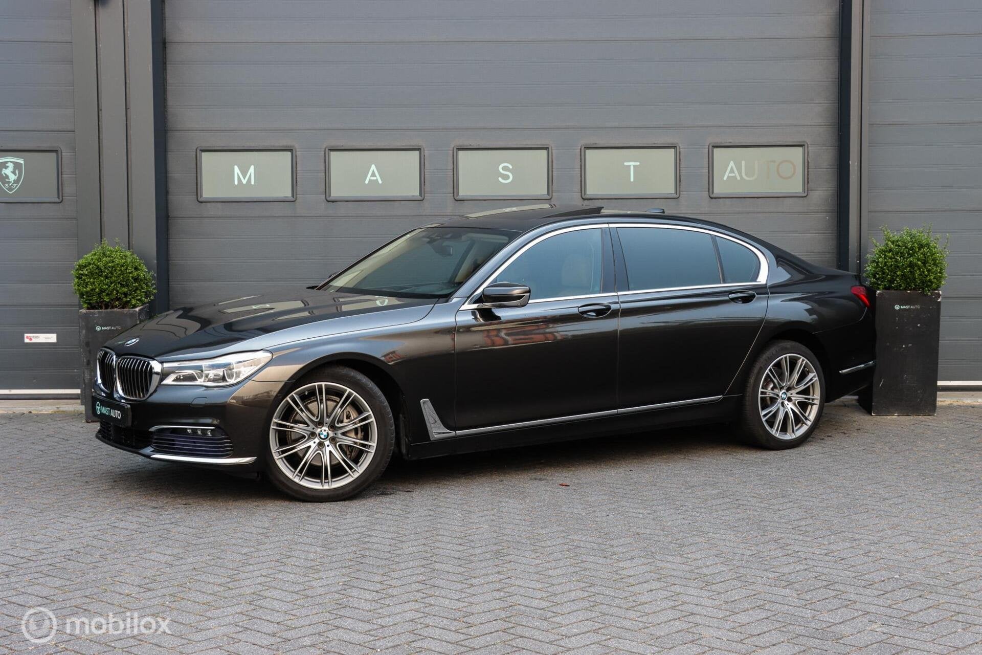 BMW 7-serie 740Li High Executive|SKY-LOUNGE|B&W|HUD|ACC|REAR, Auto's, Automaat, Gebruikt, Bruin, Bedrijf