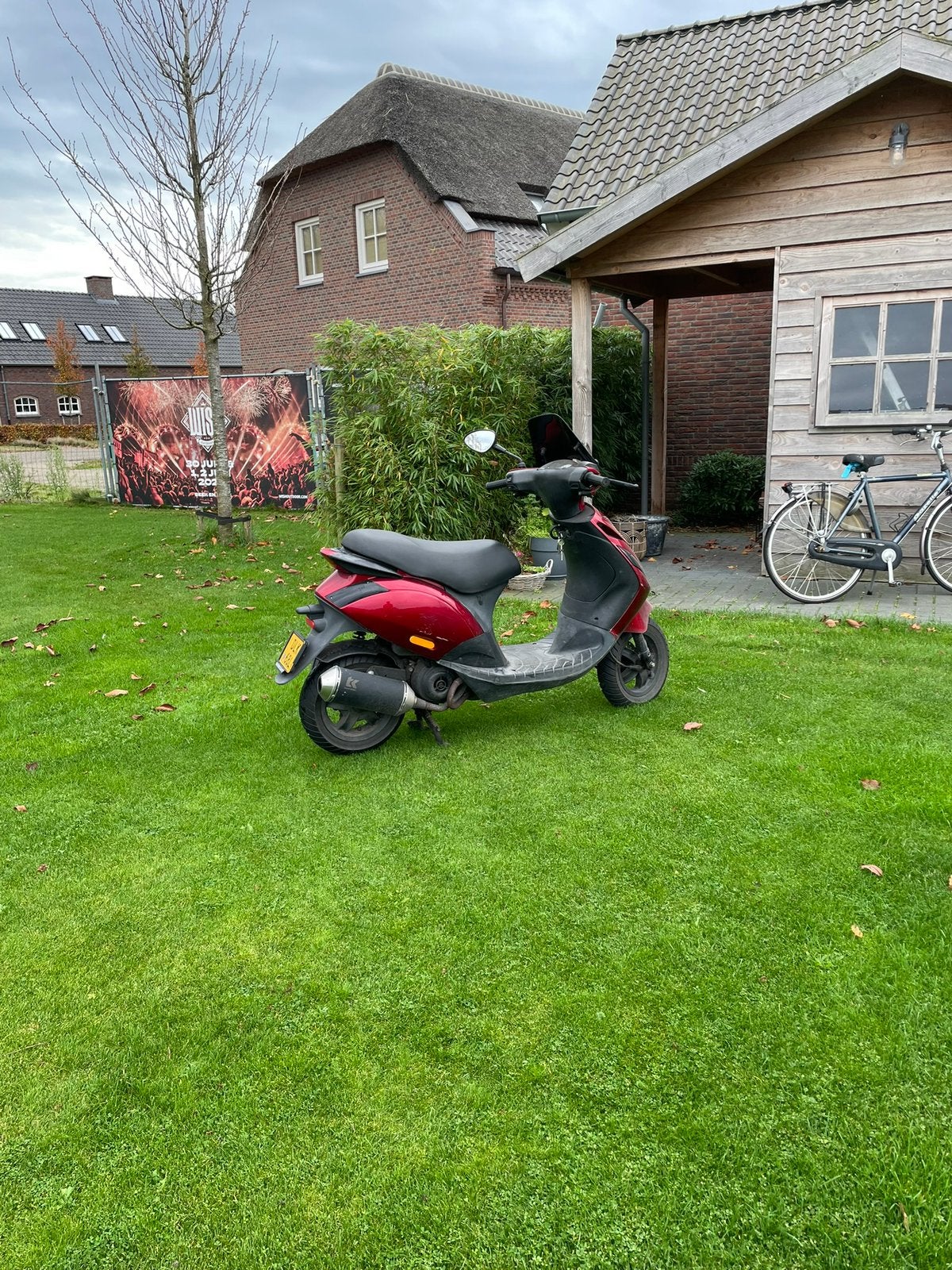 Nette zip, Fietsen en Brommers, Scooters | Piaggio, Ophalen of Verzenden, Zo goed als nieuw, Benzine