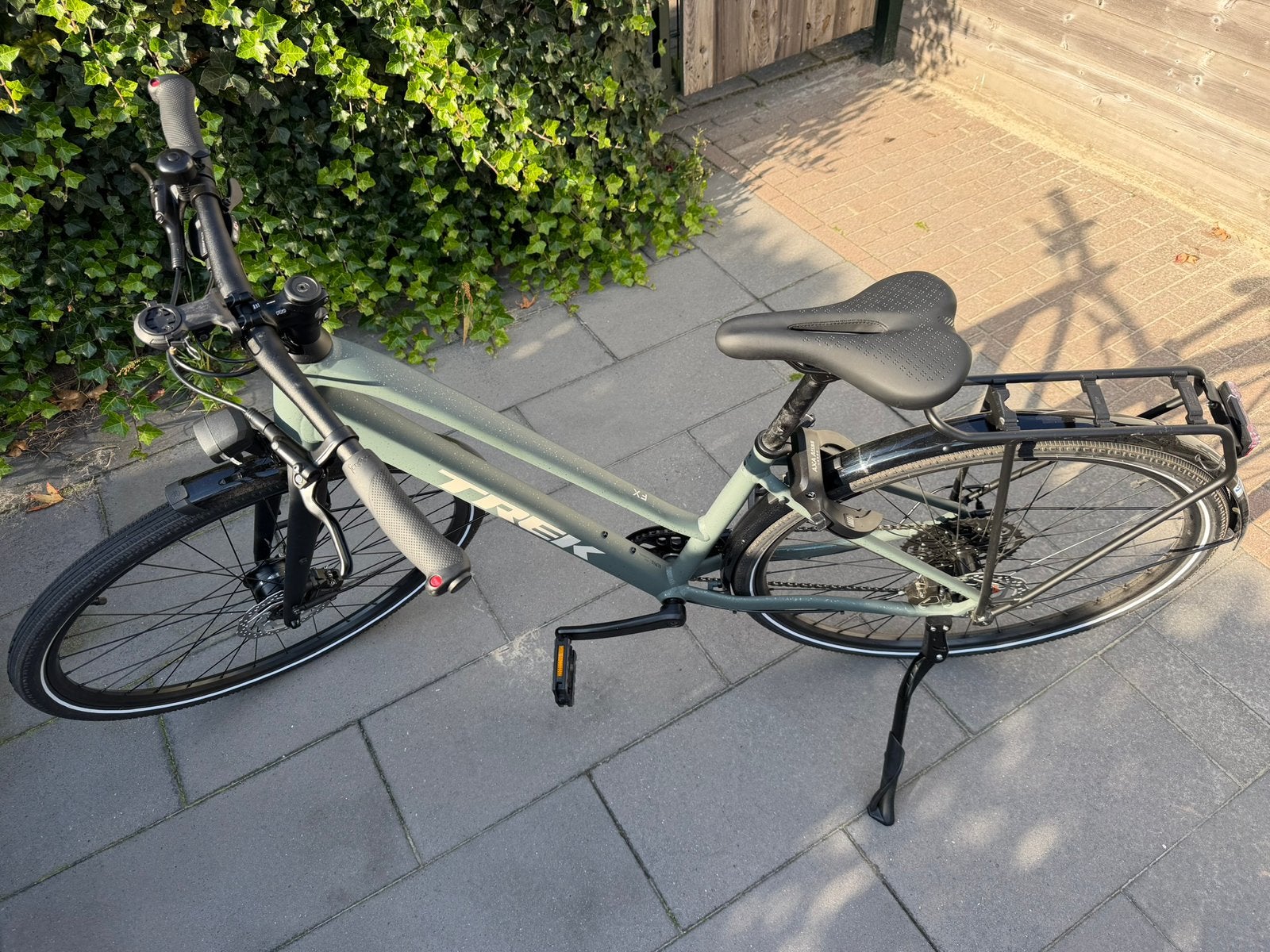 Foto 3 van stadsfiets FX Sport AL Equipped Midstep licht groen. Mt M.