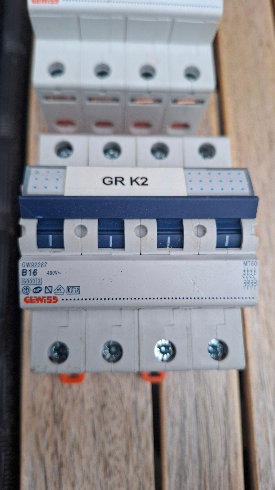 Gewiss installatieautomaat 4-polig, Ophalen