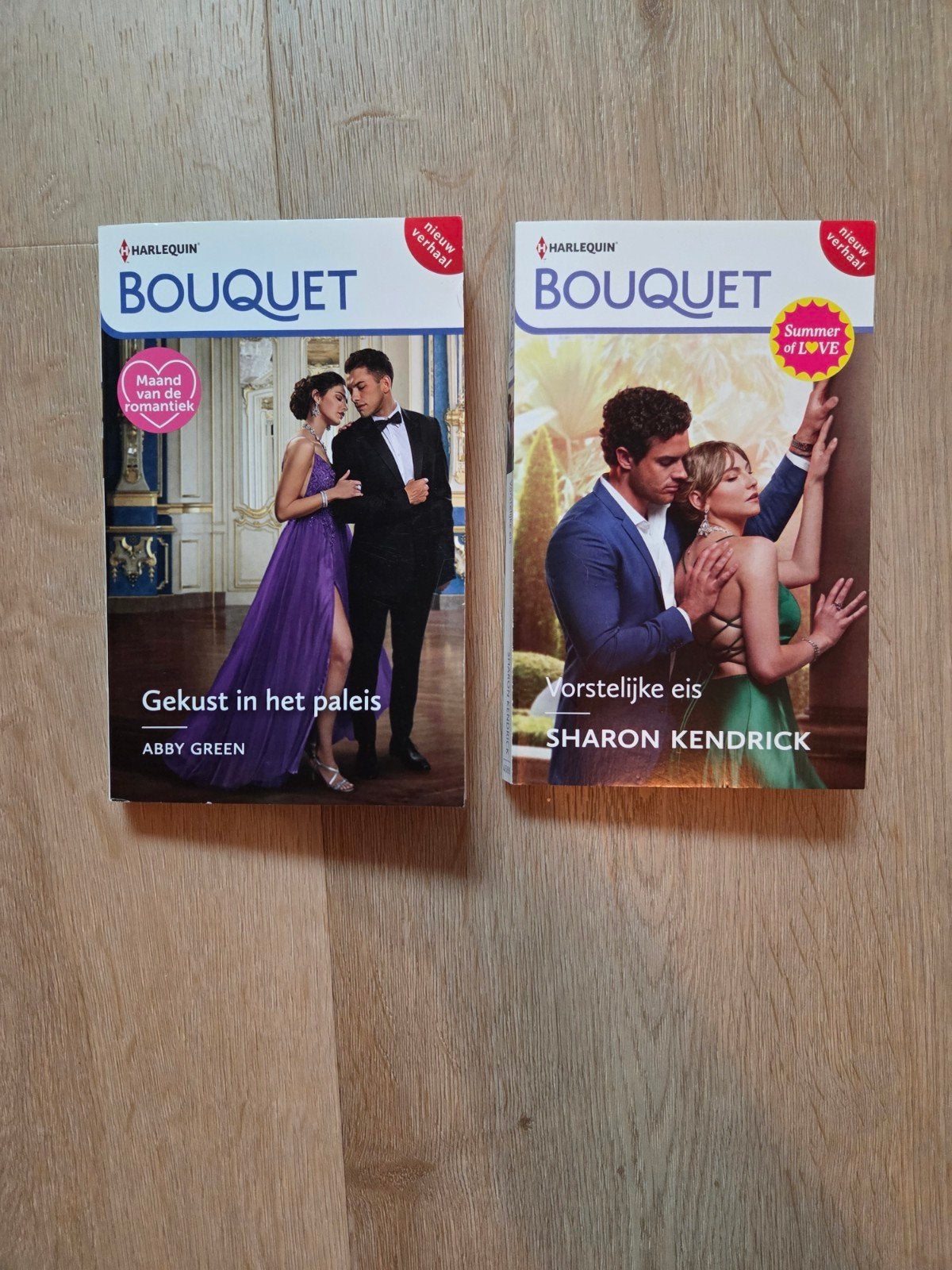 2× bouquet royal Harlequin voor €4,-, Boeken, Ophalen, Zo goed als nieuw, Harlequin, Nederland