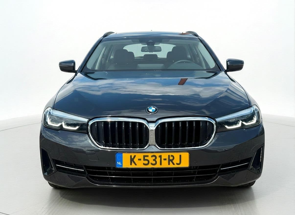 Foto 8 van BMW 5-serie Touring 520i High Executive
