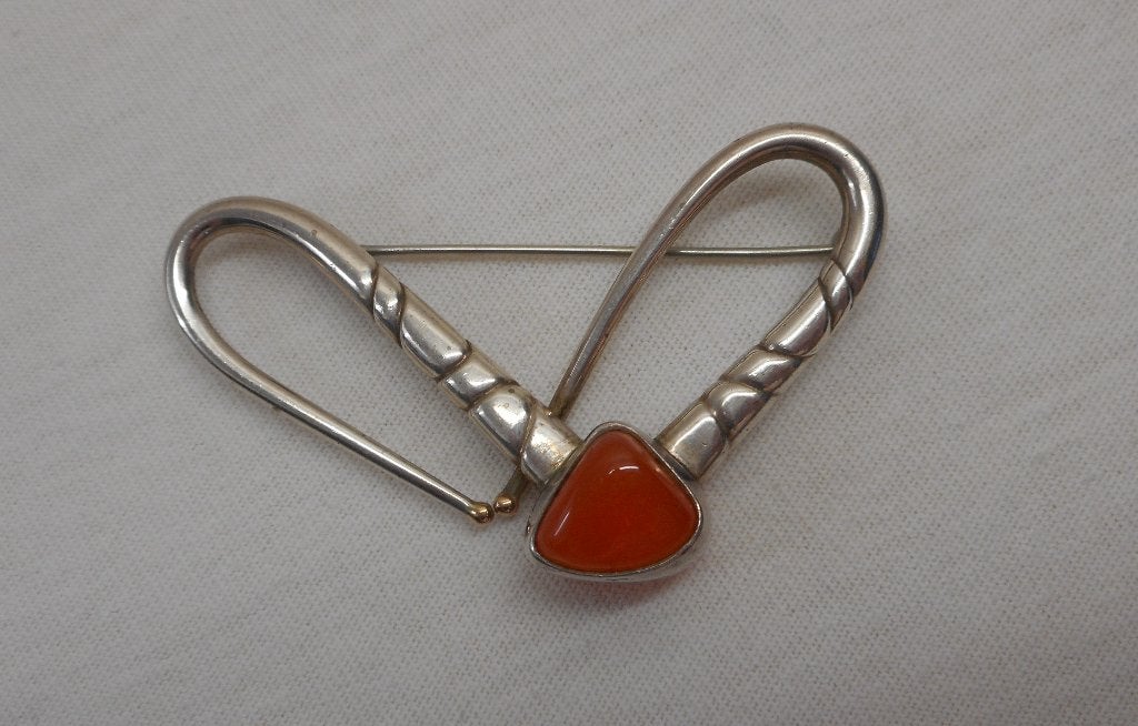Zilveren modernist broche met goud en rode steen nr.2026, 4 tot 7 cm, Verzenden, Zo goed als nieuw, Zilver