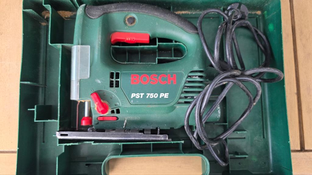 Bosch decoupeerzaag PST 750 PE - Goede staat, met koffer, Gebruikt, Decoupeerzaag, Ophalen of Verzenden, 30 tot 70 mm