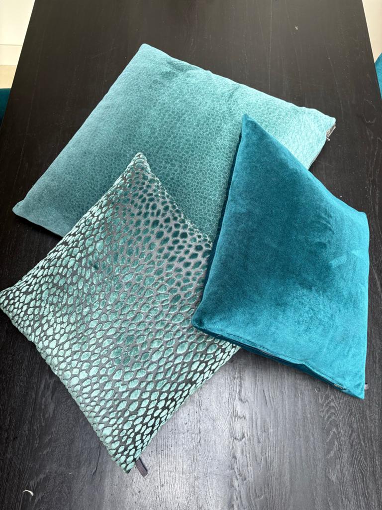 3 Claudi kussens blauw, Huis en Inrichting, Woonaccessoires | Kussens, Ophalen of Verzenden, Zo goed als nieuw, Blauw, Vierkant