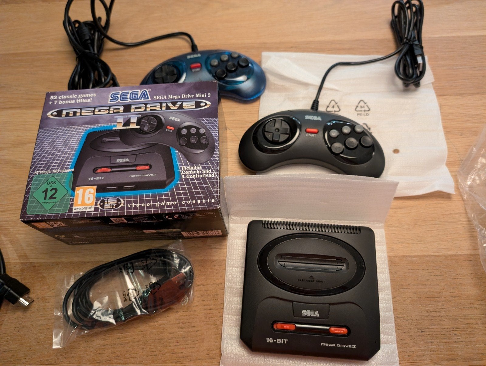 SEGA Mega Drive Mini 2 - Inclusief extra controller, Spelcomputers en Games, Ophalen, Zo goed als nieuw, Met 2 controllers, Mega Drive