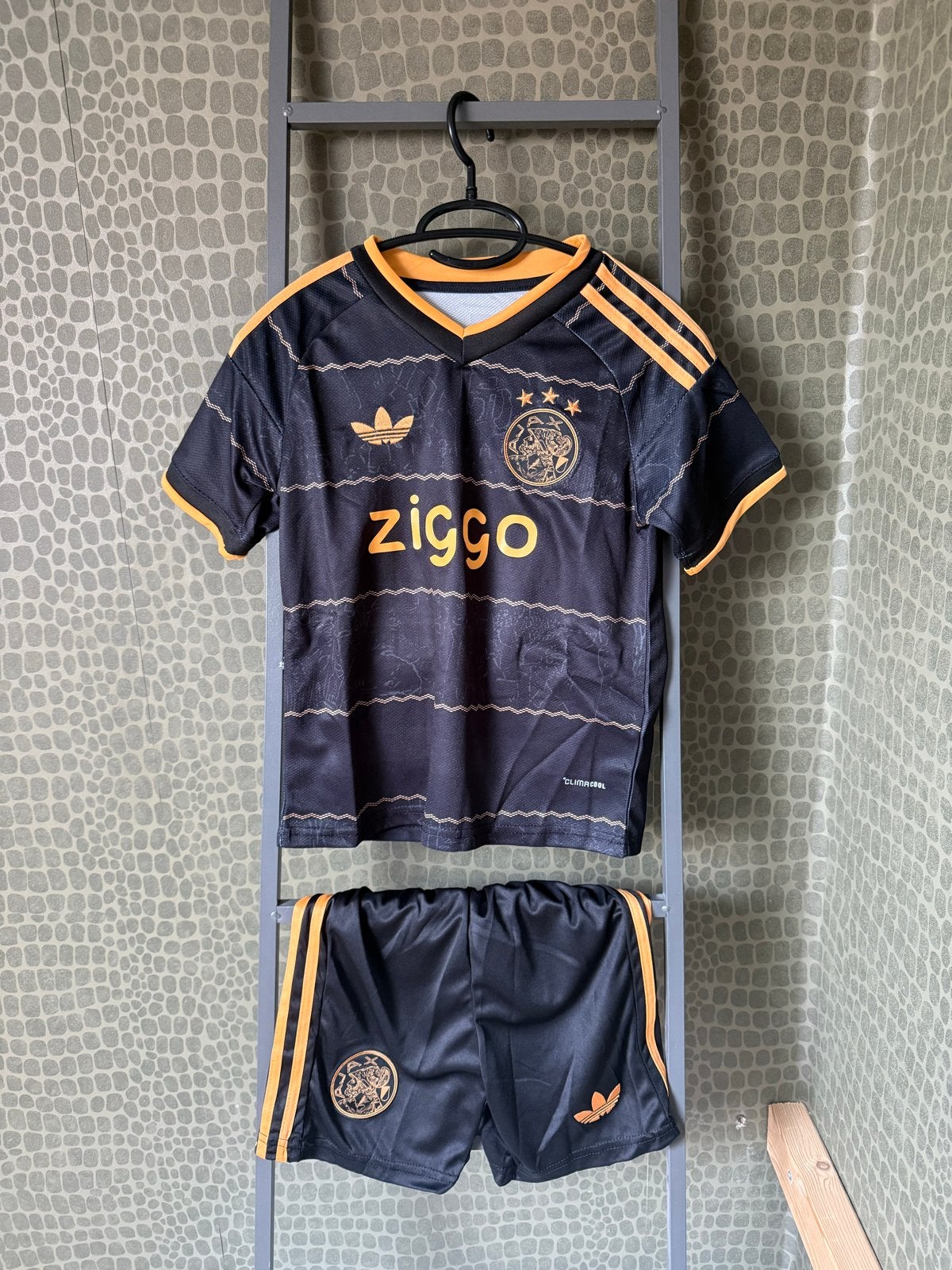 Ajax uit tenue 2026/2027 met sokken - Maat 152/158, Ophalen of Verzenden, Nieuw, Jongen of Meisje