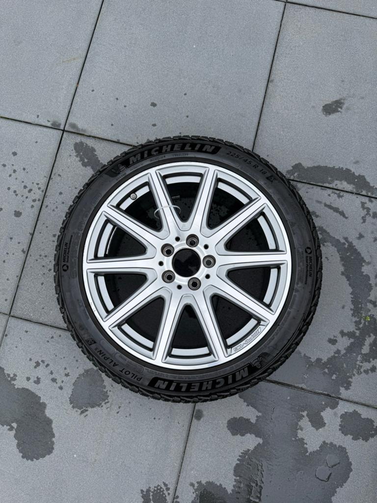 Originele 18 inch Mercedes AMG Winterset Michelin 225/45 R18, Auto-onderdelen, Banden en Velgen, 18 inch, Banden en Velgen, 225 mm