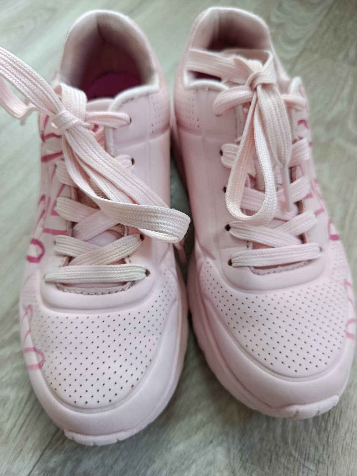 Skechers roze sneakers met hartjes - maat 32, Gebruikt, Meisje, Schoenen, Skechers