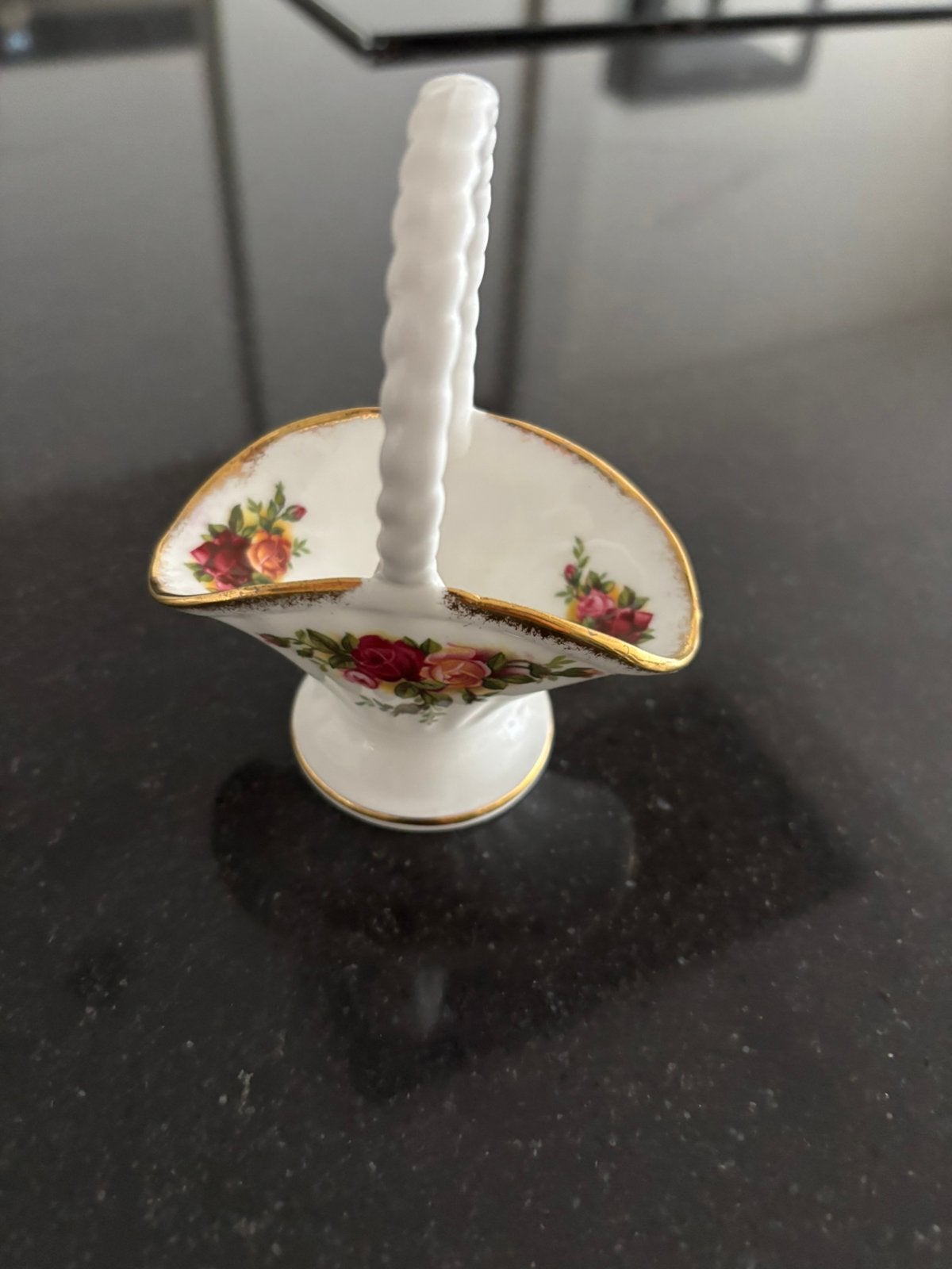 Royal albert country roses mandje, Verzamelen, Ophalen of Verzenden, Zo goed als nieuw, Porselein