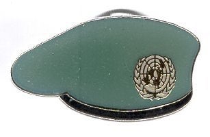 Blauwe baret met embleem van de V.N. PIN ( BLAD0_061), Verzamelen, Ophalen of Verzenden, Nieuw, Stad of Land, Speldje of Pin