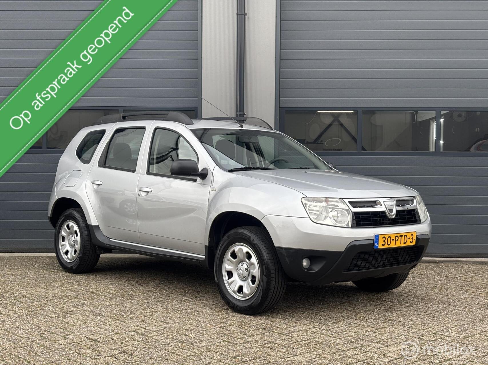 Dacia Duster 1.6 Lauréate 2wd Uitvoering Orig NL Auto, Auto's, Voorwielaandrijving, Euro 5, Verwarmde buitenspiegels, 4 cilinders