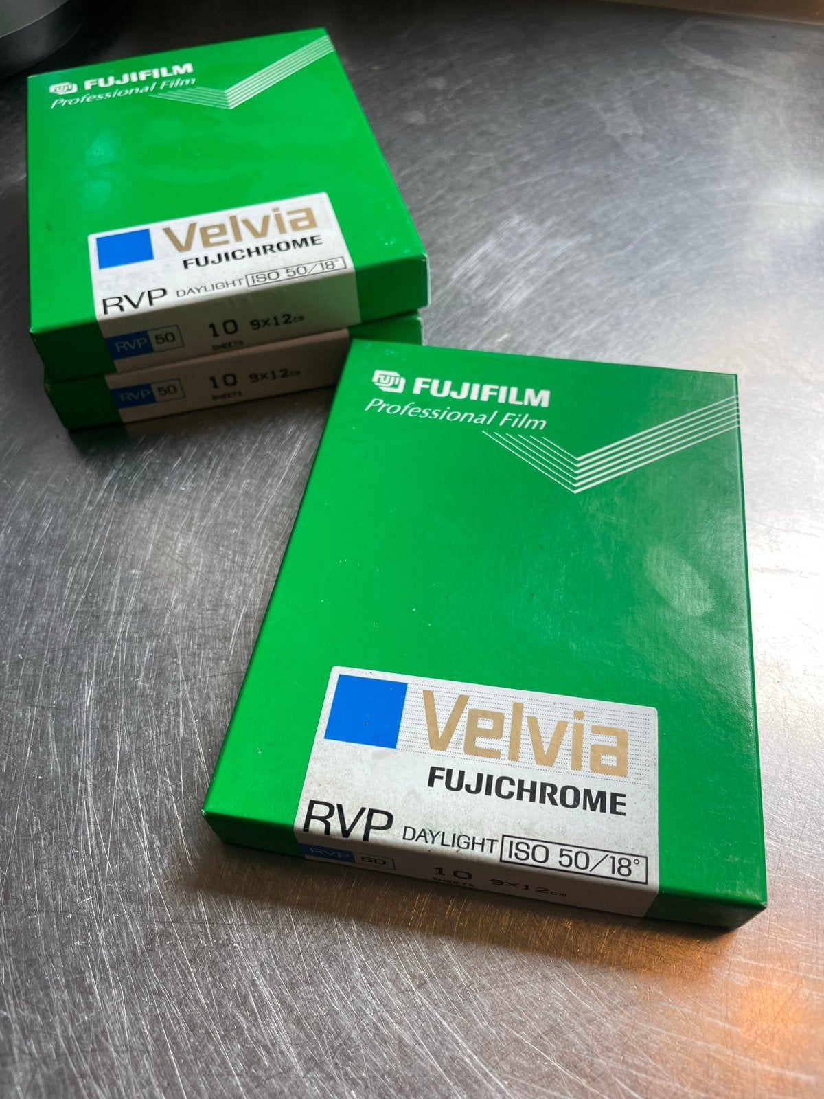 Fuji Velvia 50 9x12 film - Ongeopend, uit 2002, vriezer, Ophalen of Verzenden, 35mm film