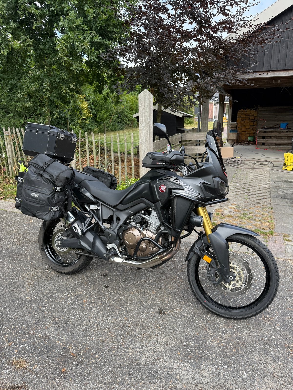 CRF1000L Honda Africatwin Crf 1000L  2017 Zwart Africa twin, 2 cilinders, Particulier, Meer dan 35 kW, Enduro