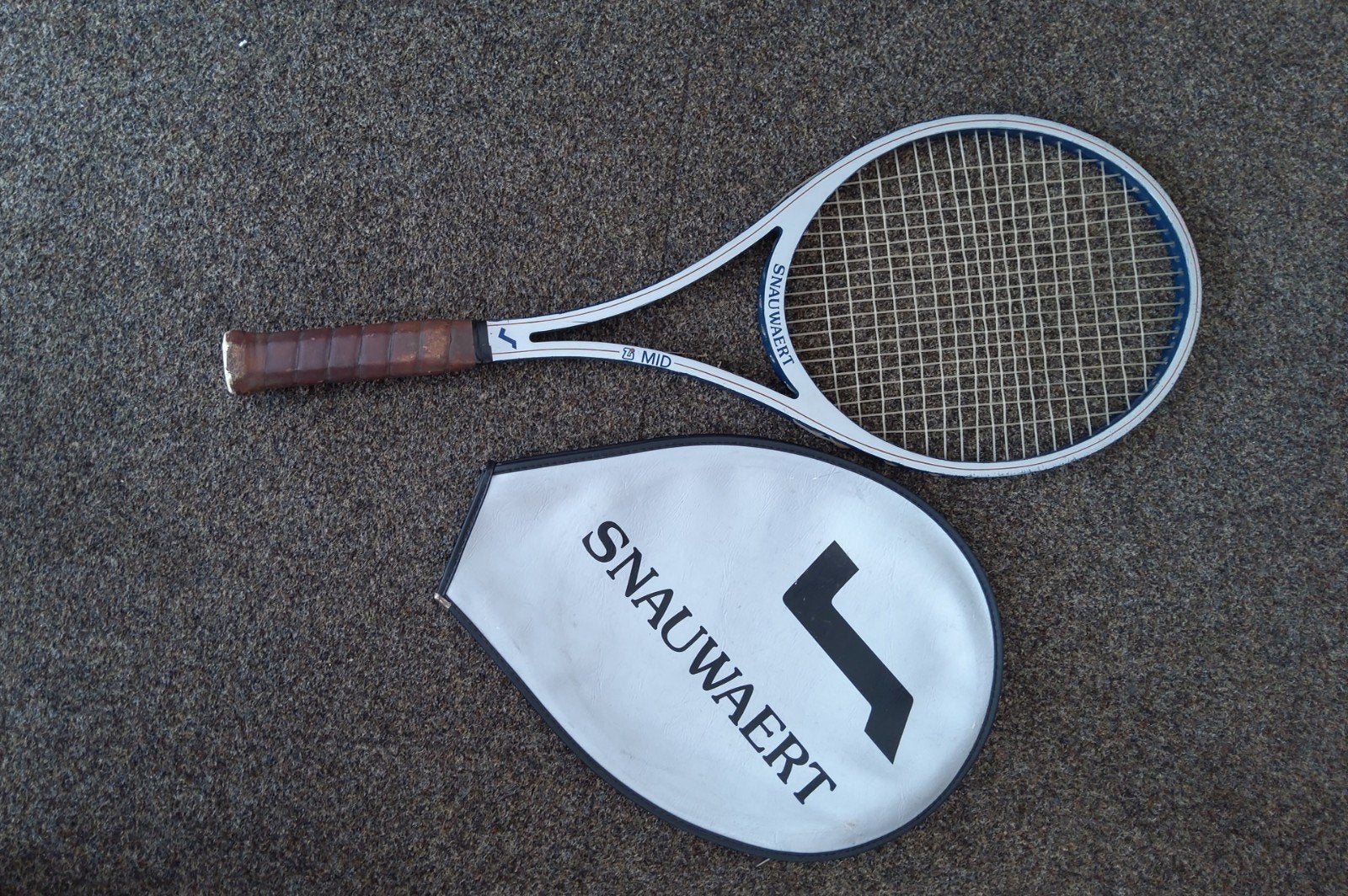Snauwaert Mid Tennisracket met hoes - Vintage, Sport en Fitness, Ophalen of Verzenden, Gebruikt, Racket, Overige merken