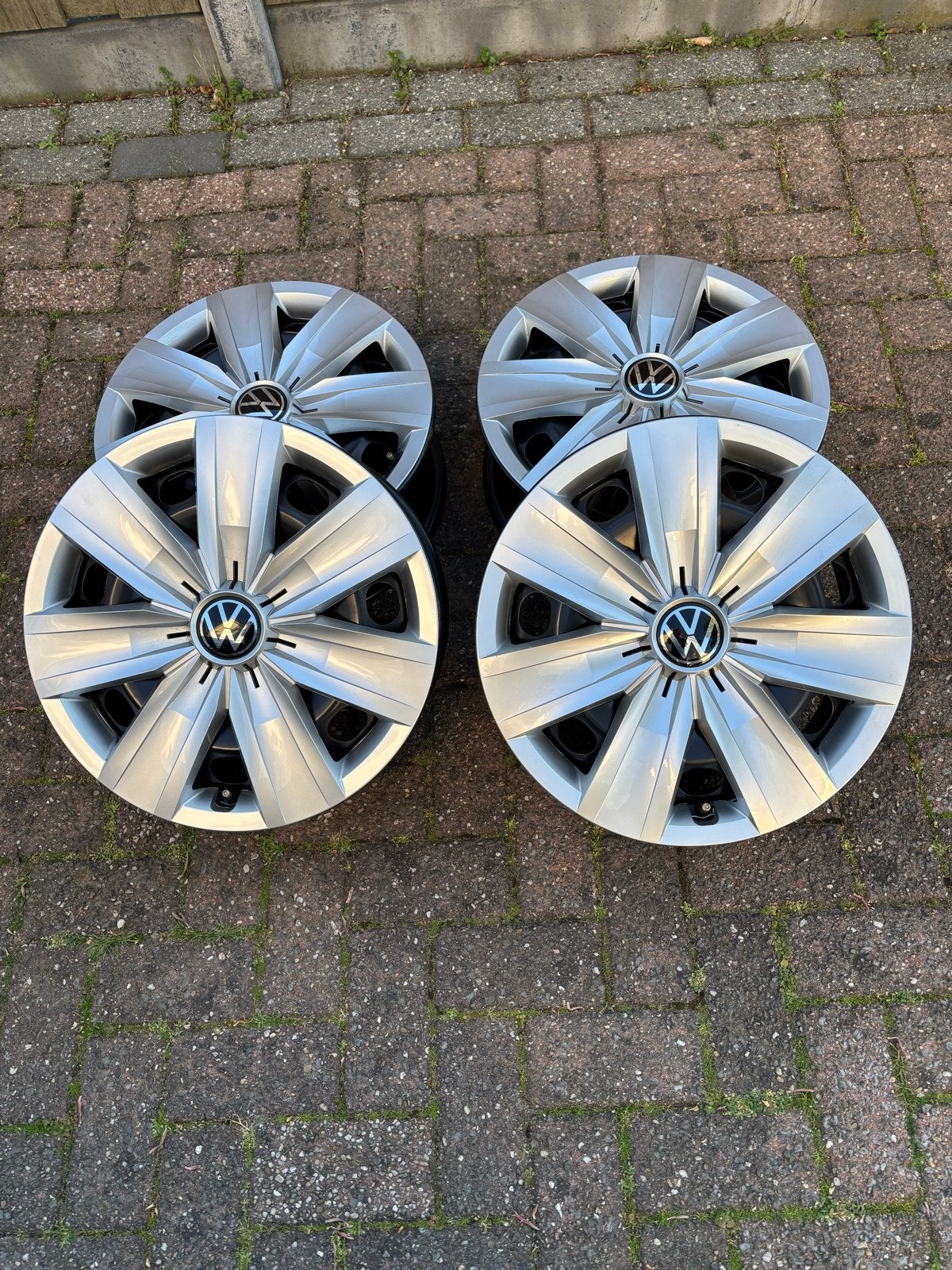 Stalen velgen met wieldoppen 6Jx16 H2 ET43 VW T-Roc, Ophalen