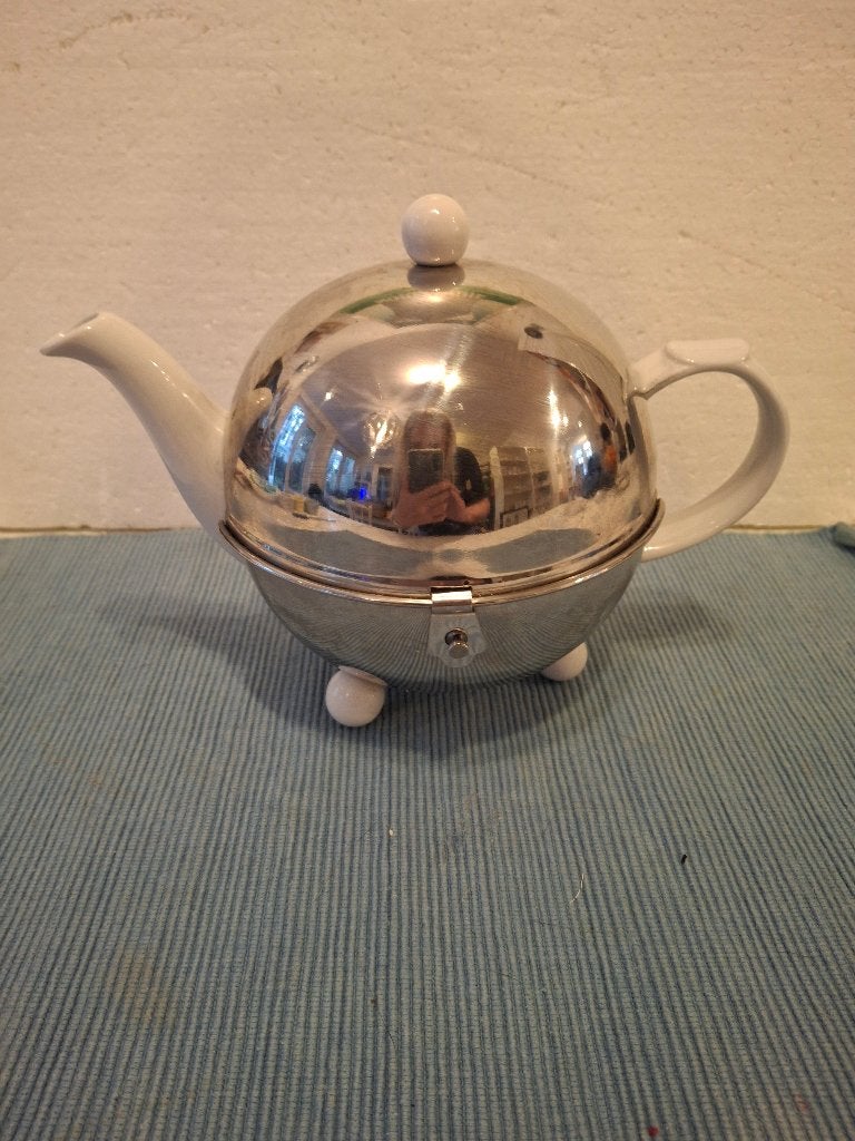 Bredemeijer - aardewerk theepot met metalen cosy ombouw, Hilversum, --, Bredemeijer, Ophalen of Verzenden