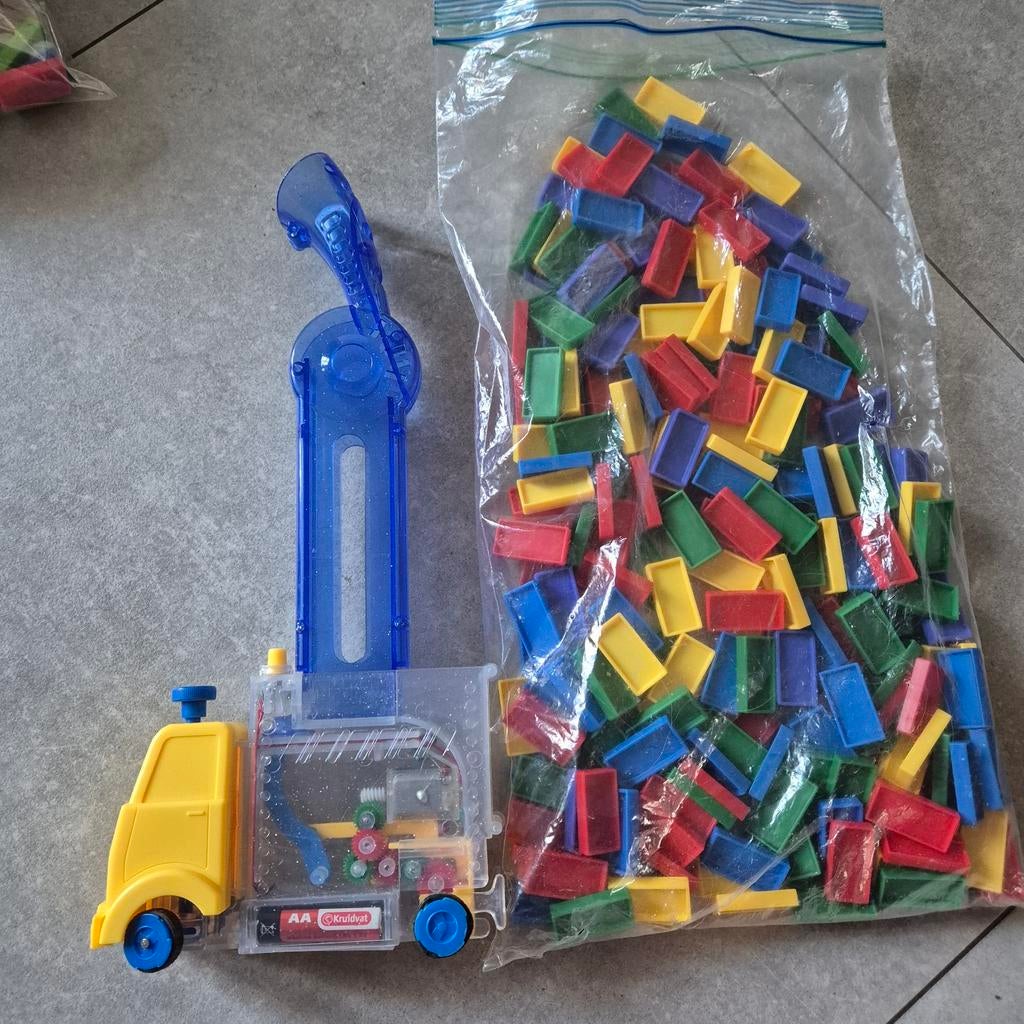 Domino Express trein met veel dominostenen, Ophalen of Verzenden, Zo goed als nieuw, Jongen of Meisje