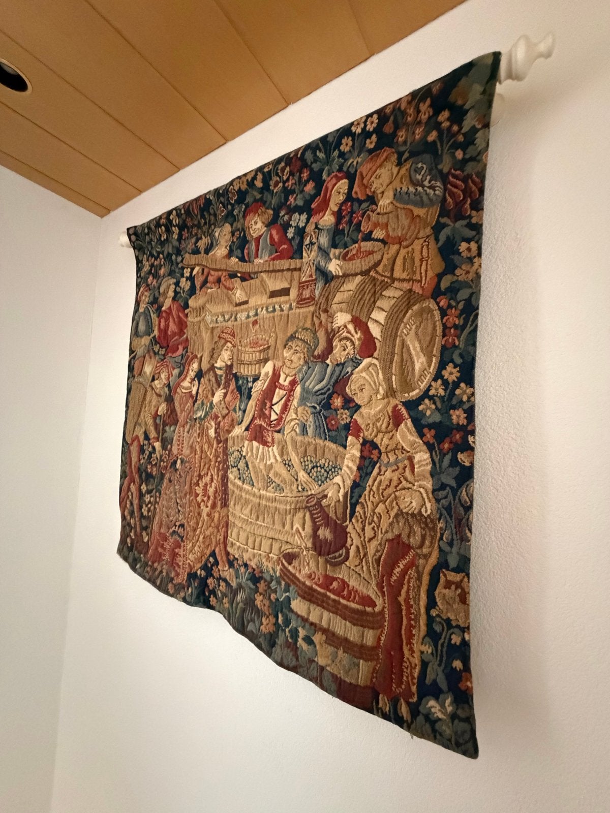 Wandtapijt met wijnoogsttafereel, Ophalen