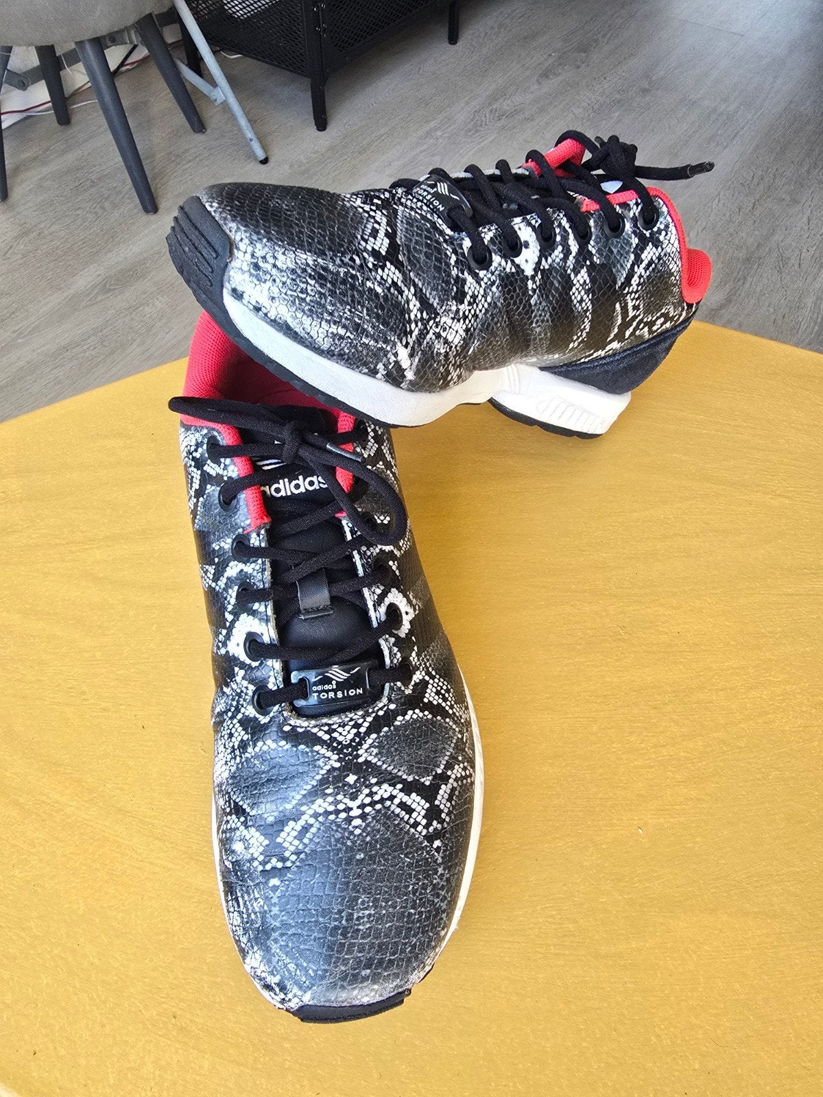 Adidas ZX Flux W Black Snakeskin Rood - Maat 39 1/3, Kleding | Dames, Adidas, Ophalen of Verzenden, Sneakers of Gympen, Gedragen