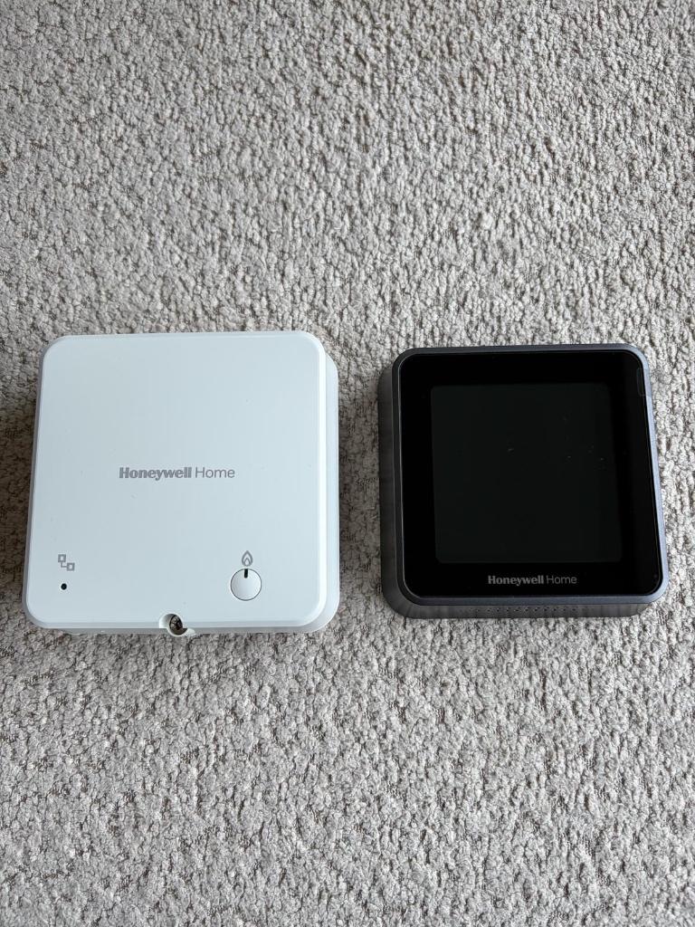 Honeywell T6 slimme thermostaat, Computers en Software, Besturingssoftware, Ophalen, Zo goed als nieuw