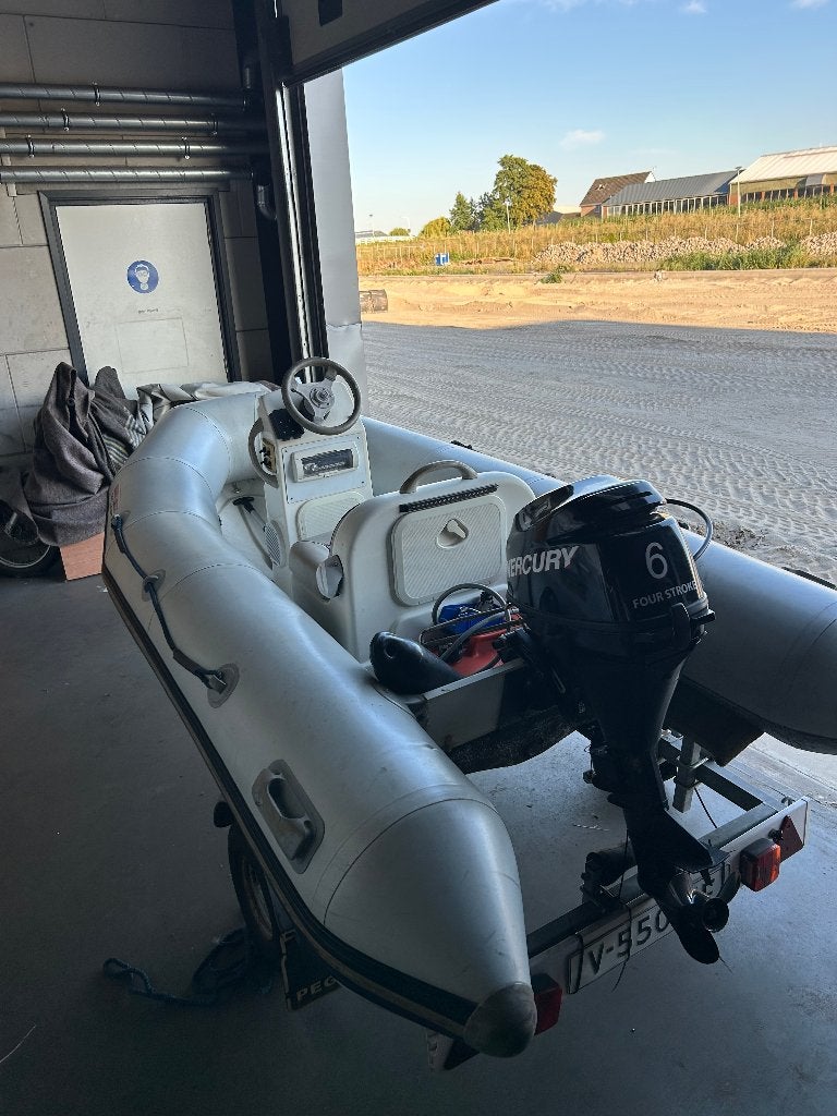 Te koop Valiant Rib rubberboot met stuur en buitenboordmotor, Gebruikt, Afdekzeil, 10 pk, 3 m