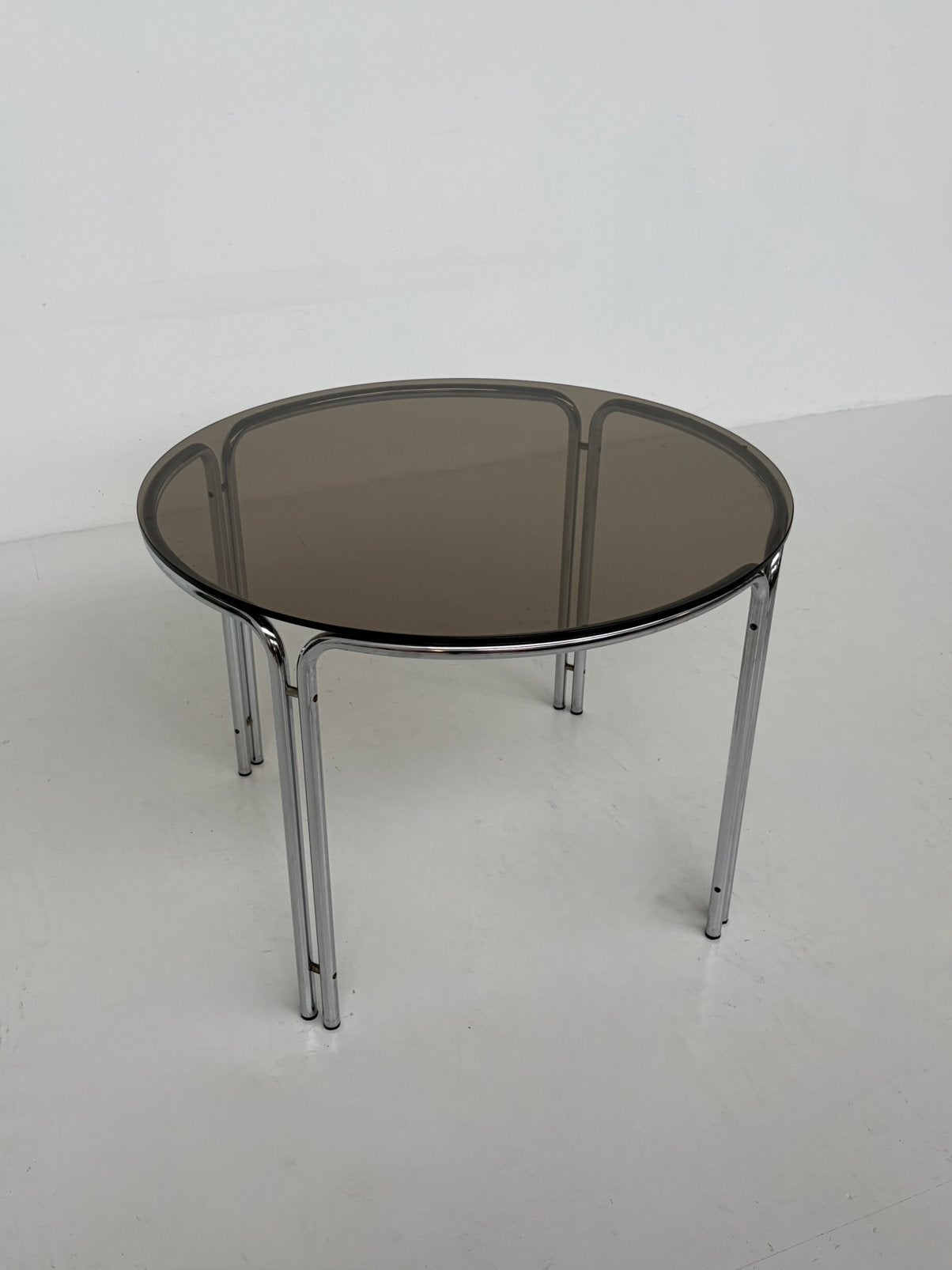 Vintage rookglas eettafel, Huis en Inrichting, Tafels | Eettafels, 50 tot 100 cm, Zo goed als nieuw, ÅTMØS, Metaal