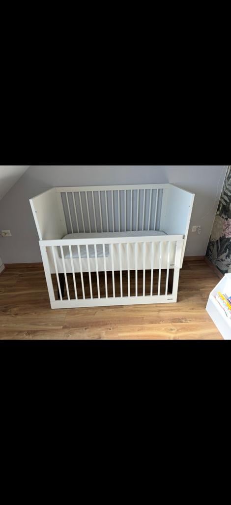 Kidsmill Sixties Ledikant en Commode Walnoot, Ophalen, Zo goed als nieuw, Ledikant