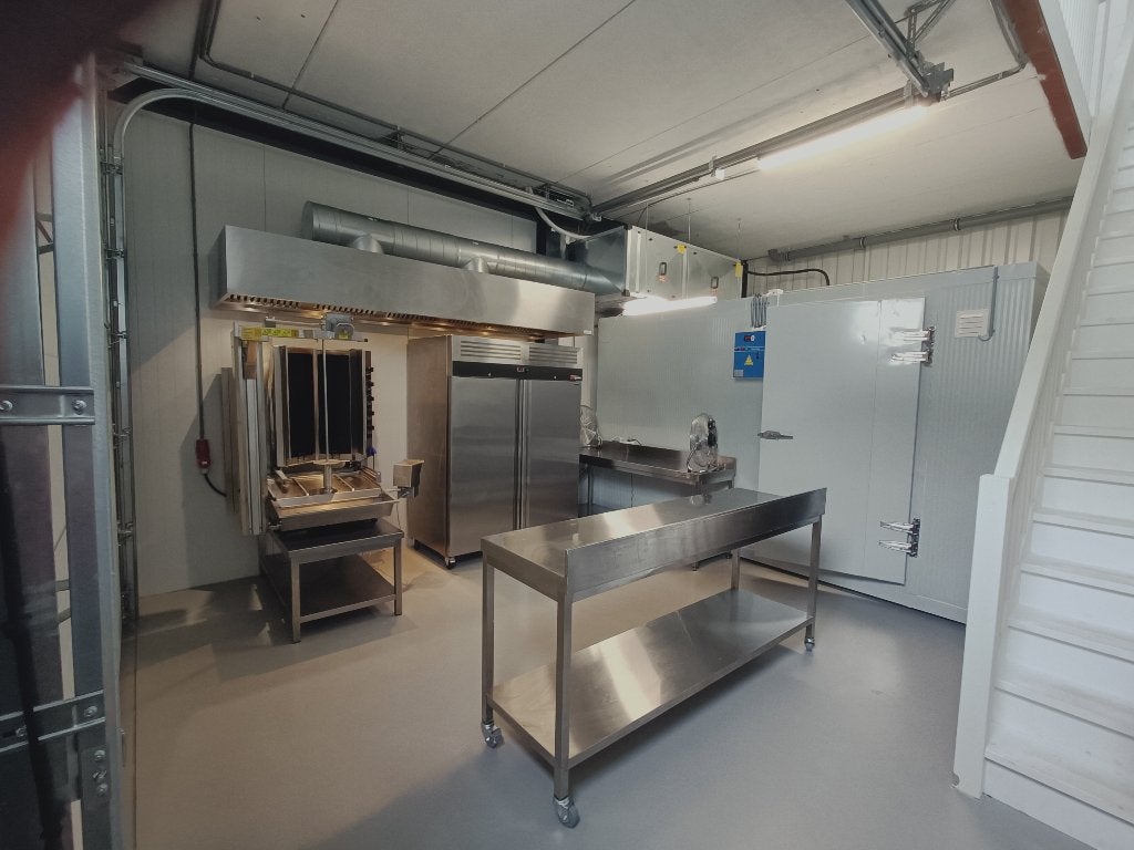 Bedrijfspand voor catering vleeshandel en processing te huur, Zakelijke goederen, Bedrijfs Onroerend goed, 90 m², Huur, Praktijkruimte