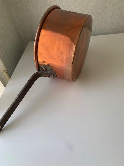 Antieke rood koperen pan, Ophalen