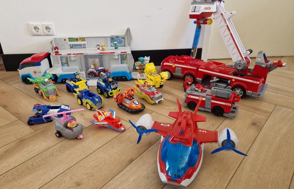 Grote verzameling Paw Patrol voertuigen en figuren, Ophalen of Verzenden, Gebruikt