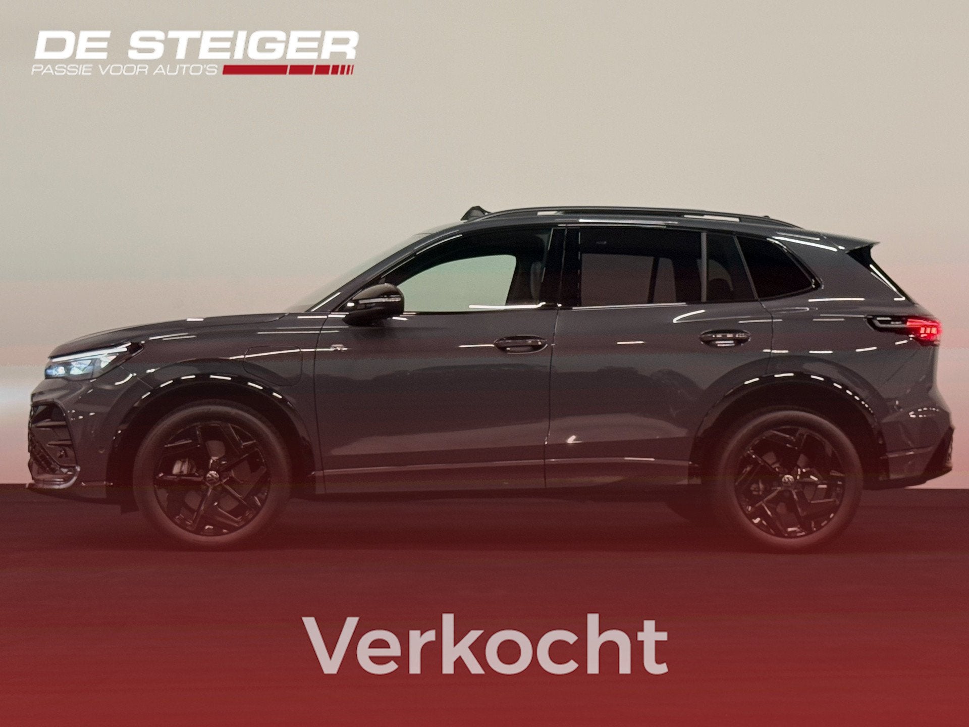 Volkswagen Tiguan 1.5 eHybrid R-Line Black Style Pano Headup, Auto's, Zwart, 4 cilinders, Met garantie (alle), Leder en Stof