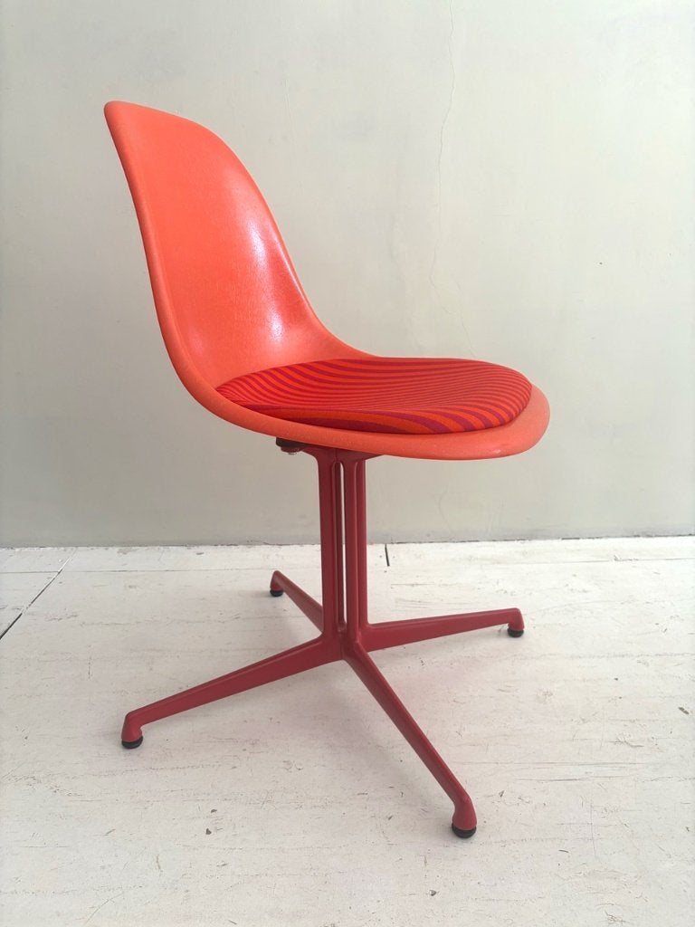 Vitra Eames Fiberglass Side Chair stoel La Fonda, oranje, Ophalen, Stof, Nieuw, Scandinavian design