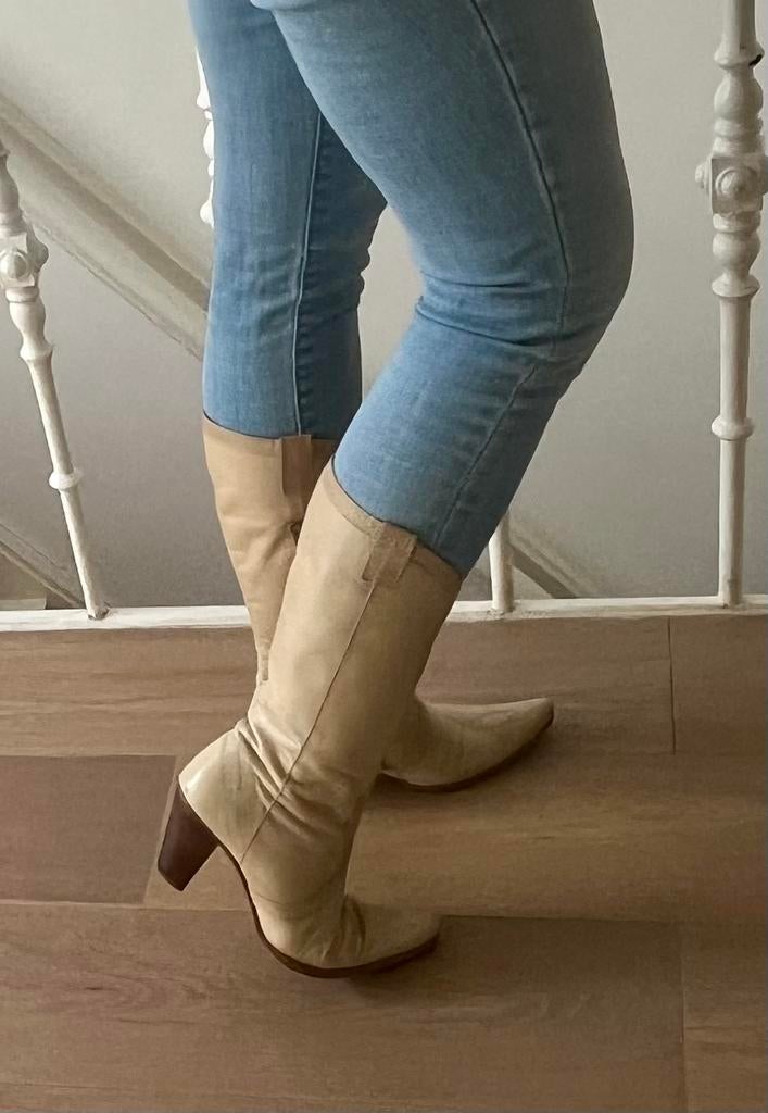 Leuke crèmekleurige laarzen maat 38, Hoge laarzen, Beige, Ophalen of Verzenden, Gedragen