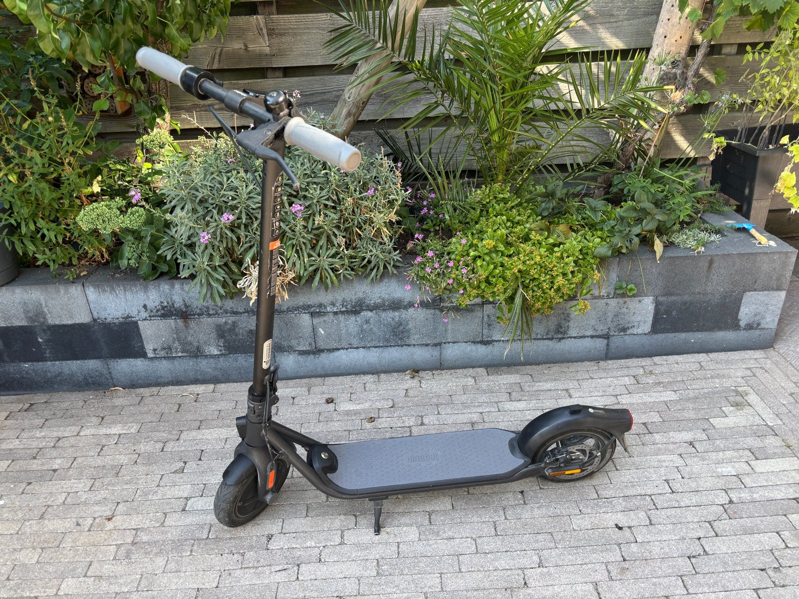 Segway Ninebot F25E II Elektrische Step 25km/u, Ophalen, Zo goed als nieuw, Elektrische step (E-scooter)