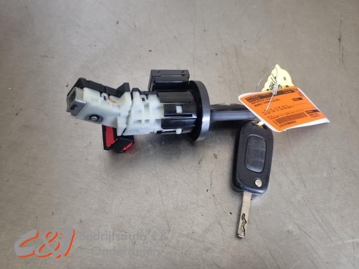 Kontaktslot + Sleutel van een Renault Express, Gebruikt, -, Renault, -