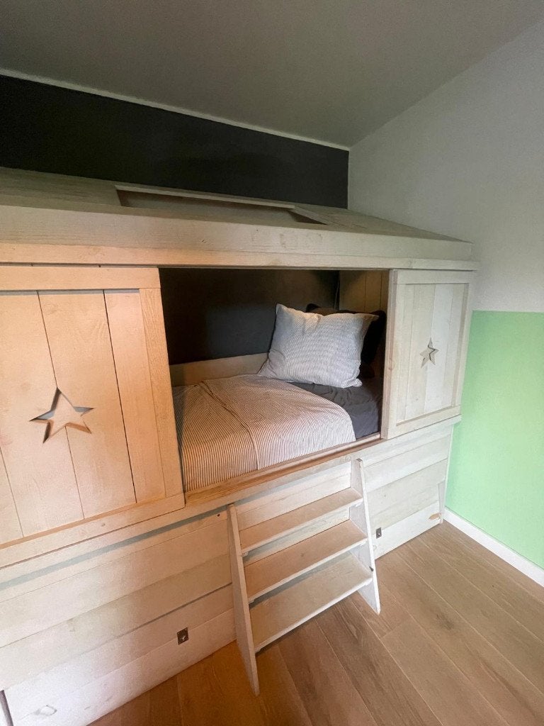 Stoere steigerhouten bedstee met logeerbed, Ophalen, Eenpersoons, Steigerhout, Zo goed als nieuw