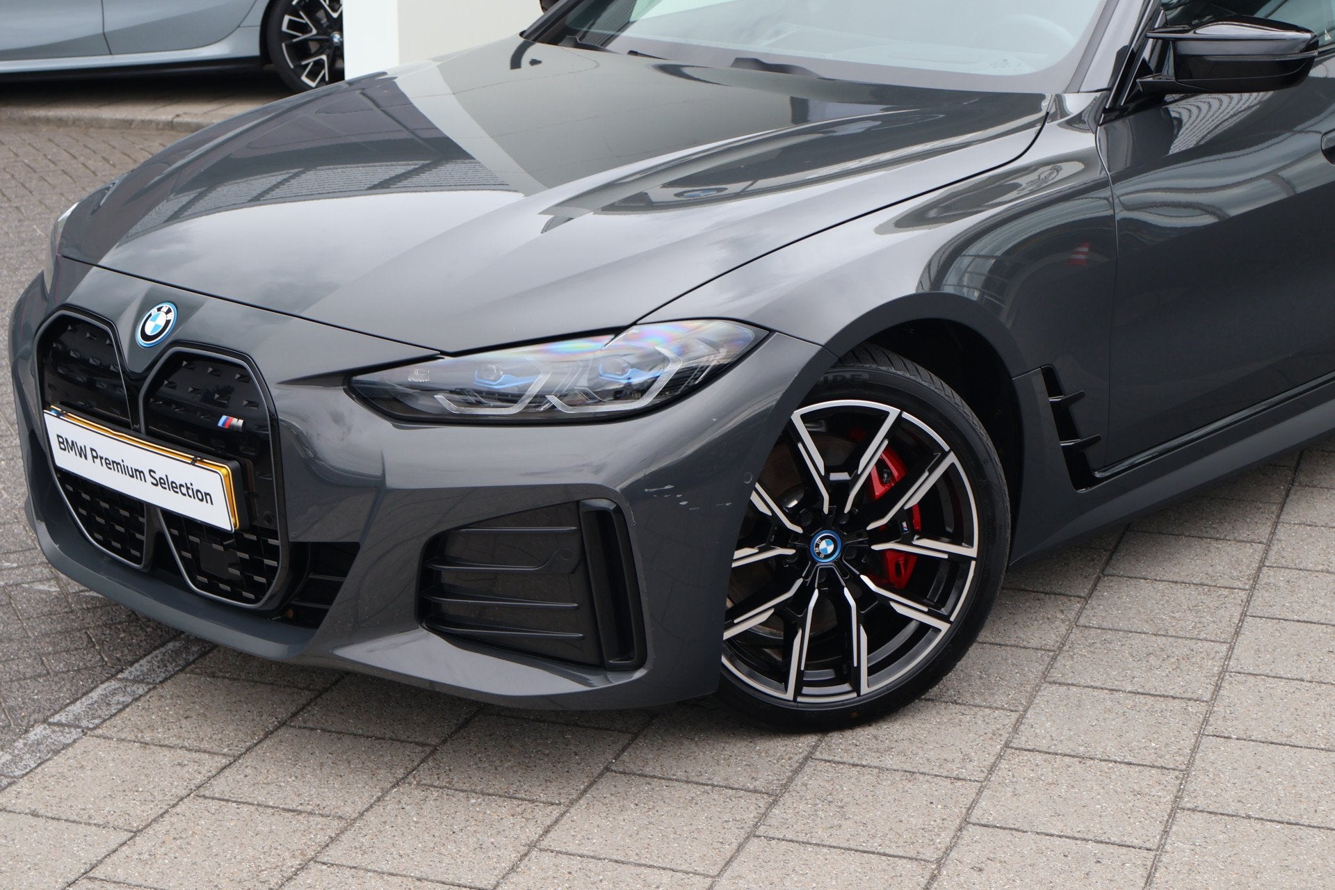 BMW i4 M50 High Executive M Sport / Schuif-kanteldak / M Spo, Auto's, Dealer onderhouden, Gebruikt, 520 km, 2190 kg