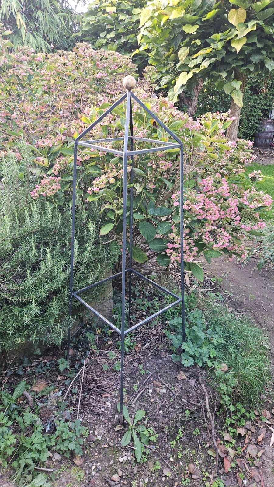 Metalen plantensteun/obelisk voor klimplanten, Ophalen, Gebruikt