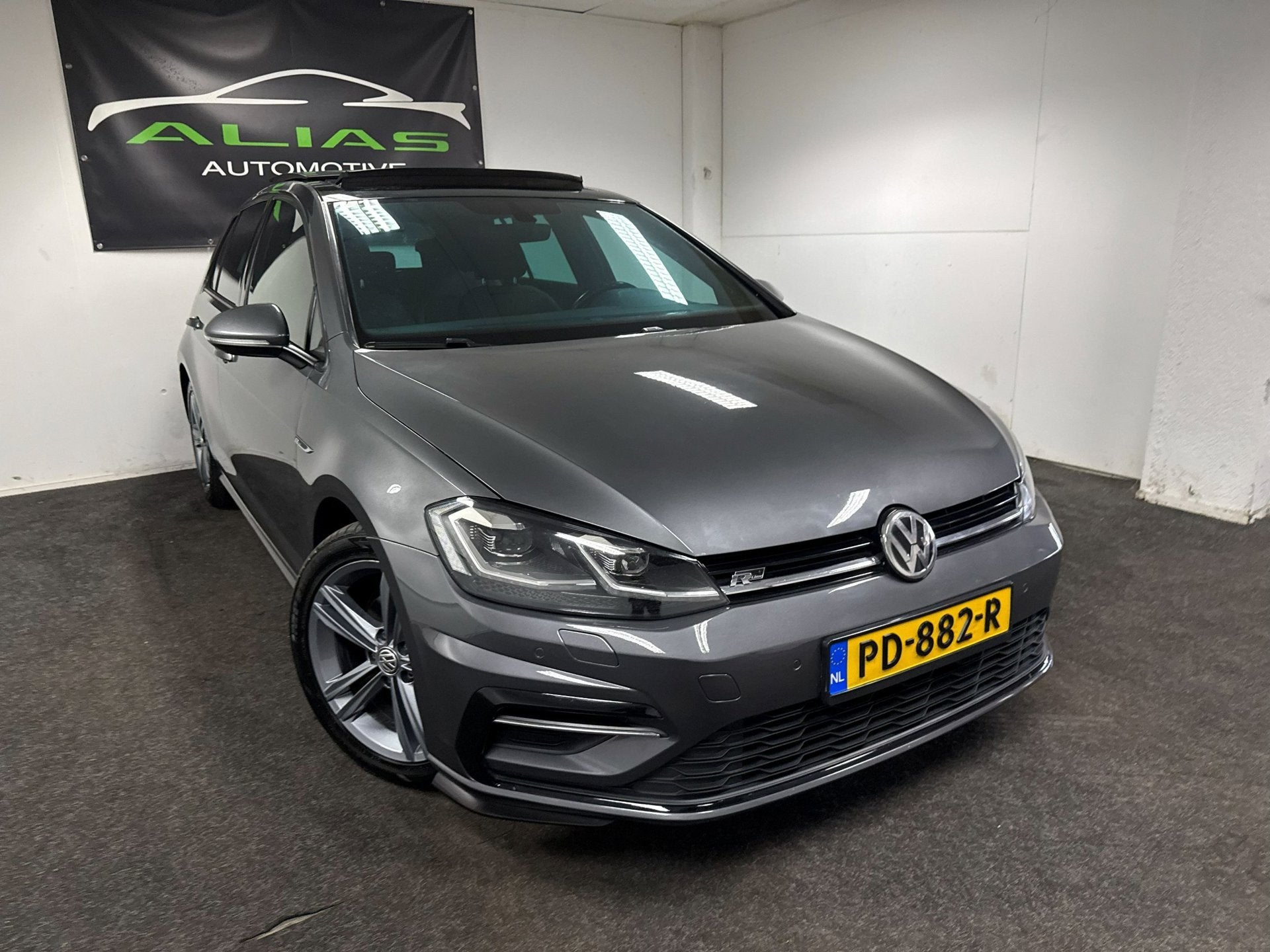 Volkswagen Golf 1.6 TDI Highline - Navi - Virtual Dash - Sfe, Auto's, Dealer onderhouden, Gebruikt, Euro 6, 4 cilinders