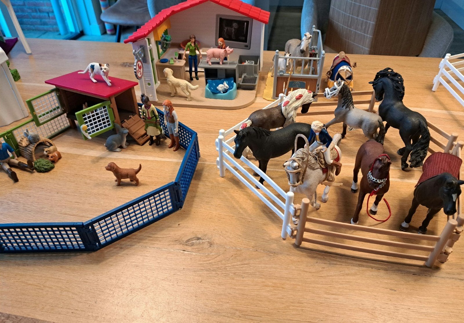 Schleich dierenarts met extra dieren, Ophalen of Verzenden, Zo goed als nieuw, Poppenhuis