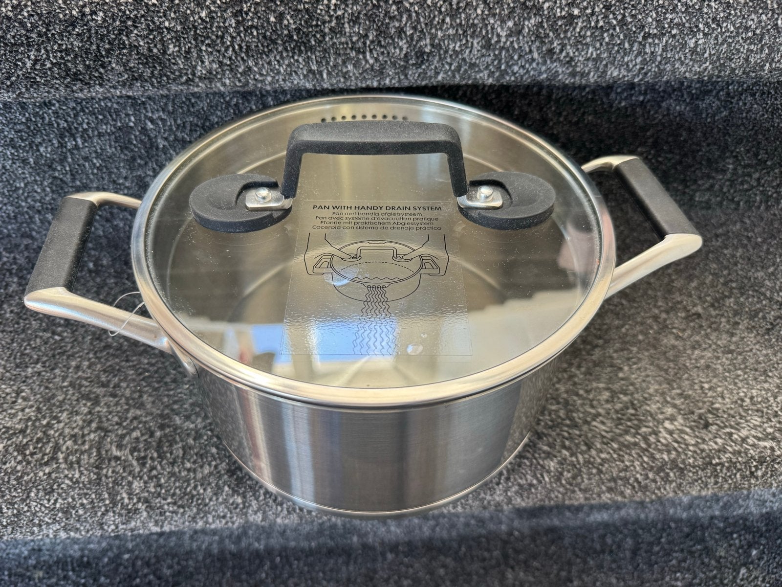 Hema Kookpan Milano 20cm - Nieuw met slim afgietsysteem, Afgietsysteem, Nieuw, Ophalen of Verzenden, Rvs