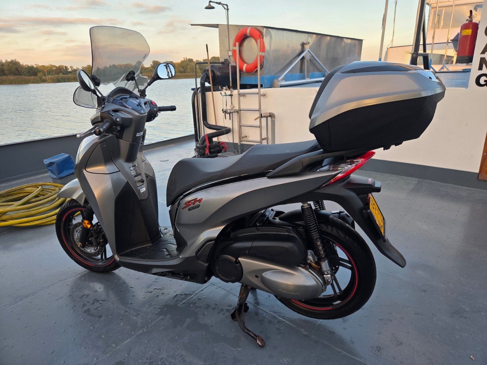 Foto 6 van Honda SH 300i Speciale uitvoering - Topstaat, Dealeronderhou
