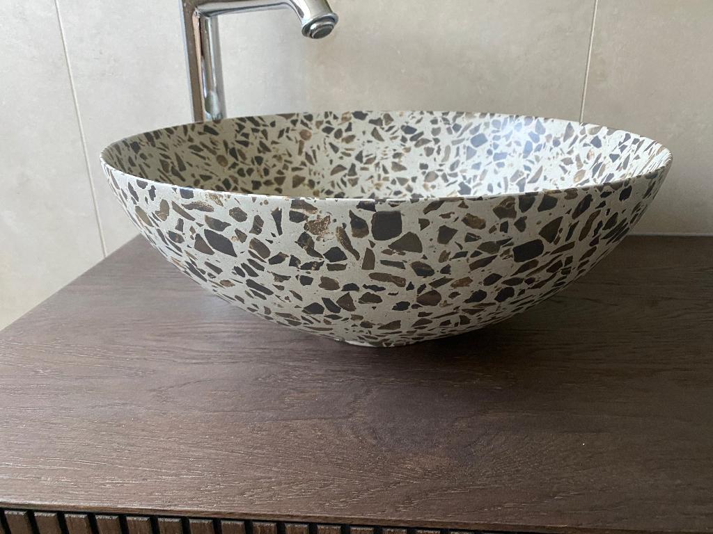 Nieuwe Looox Terrazzo ceramic black kom groot., Minder dan 50 cm, Nieuw, Ophalen of Verzenden, Minder dan 100 cm