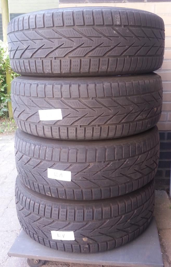 Cosmos 17" velgenset + 4x Toyo Snowprox S953 215/55/17, Ophalen, Gebruikt, Peugeot