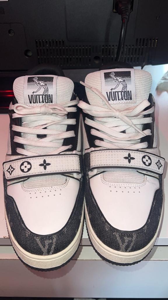 Lv schoenen, Ophalen, Zo goed als nieuw, Zwart