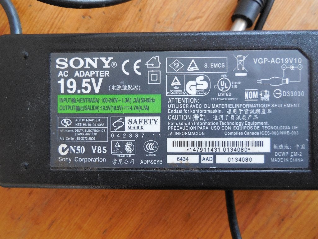 Sony VAIO laptop Adapter VGP-AC19V10, Ophalen of Verzenden, Gebruikt, Sony