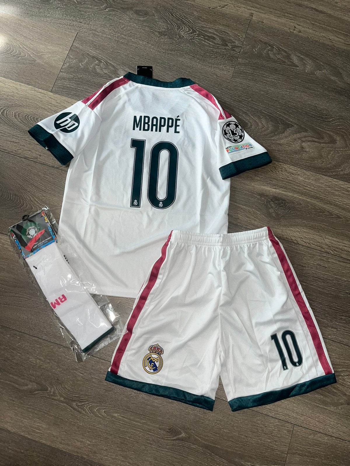 Mbappe 10 Real Madrid Thuistenue (Kinderen), Sport en Fitness, Maat XS of kleiner, Ophalen of Verzenden, Zo goed als nieuw, Shirt