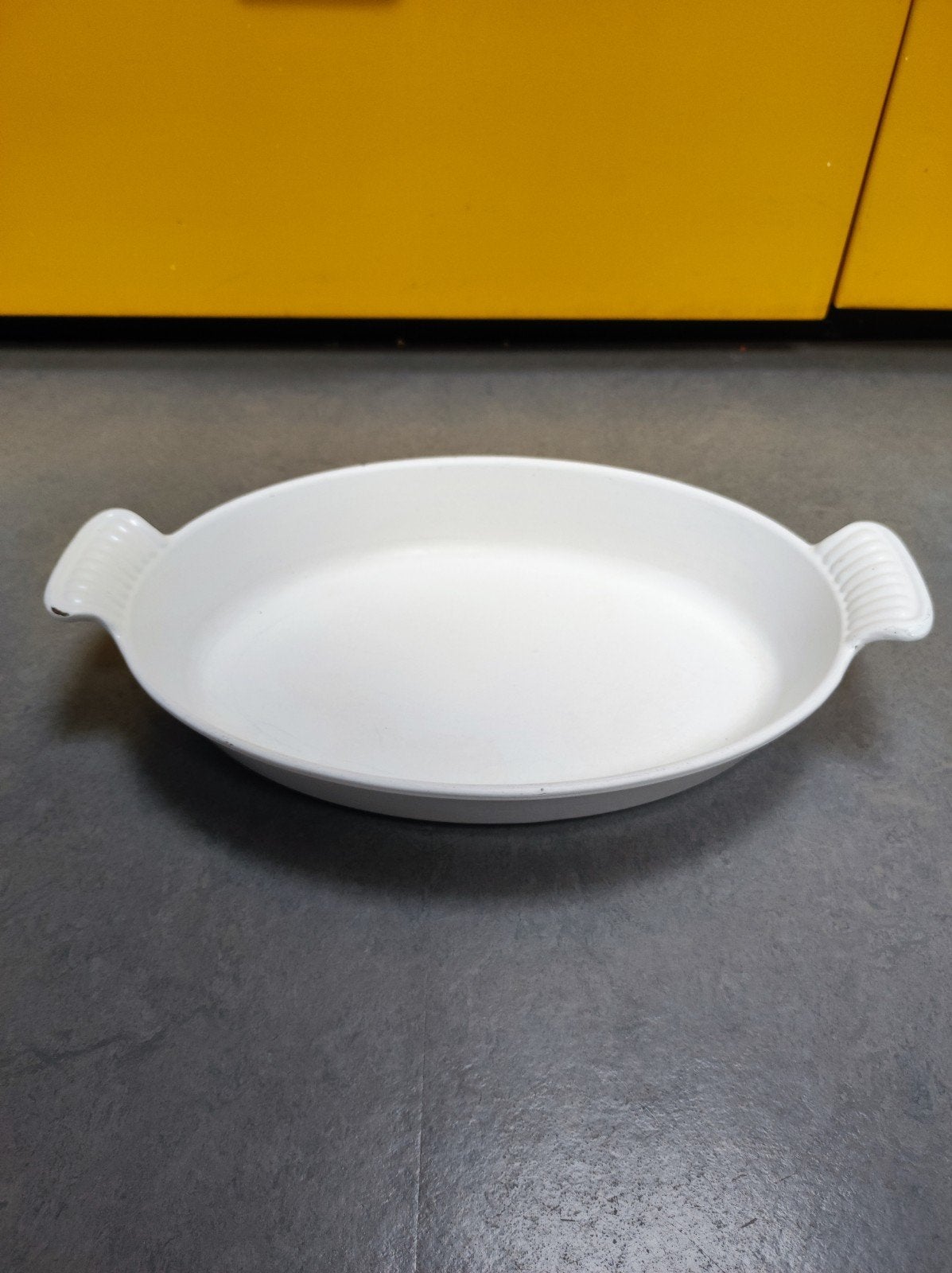 Witte gietijzeren Le Creuset ovenschaal, Huis en Inrichting, Keuken | Potten en Pannen, Ophalen of Verzenden, Gietijzer