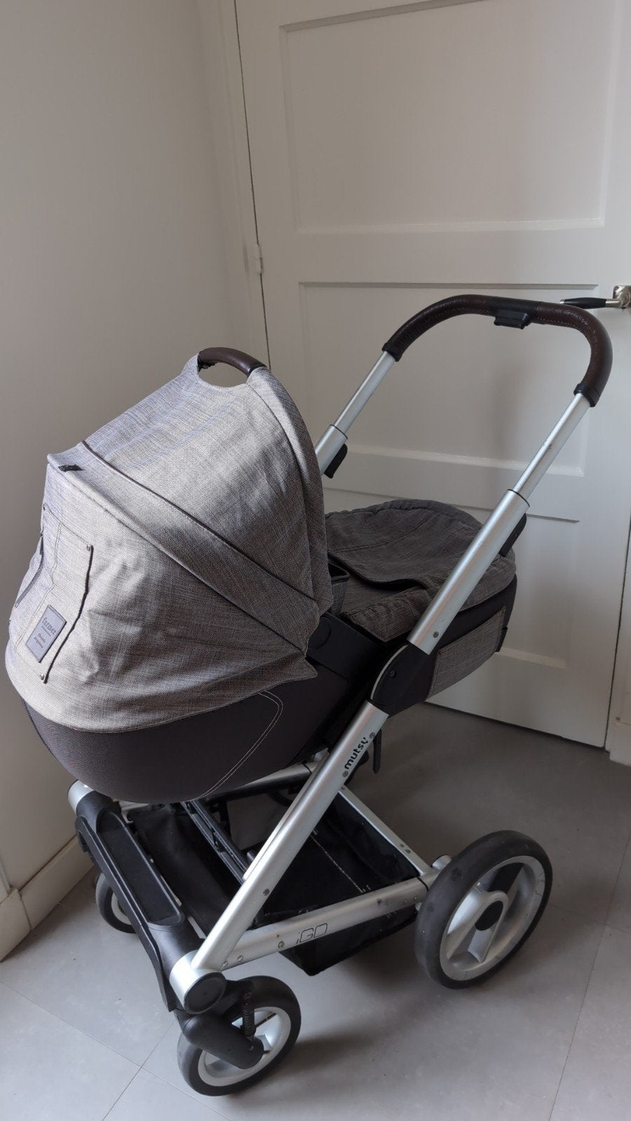Mutsy iGO Kinderwagen grijs incl accesoires, Gebruikt, Mutsy, Verstelbare duwstang, Ophalen